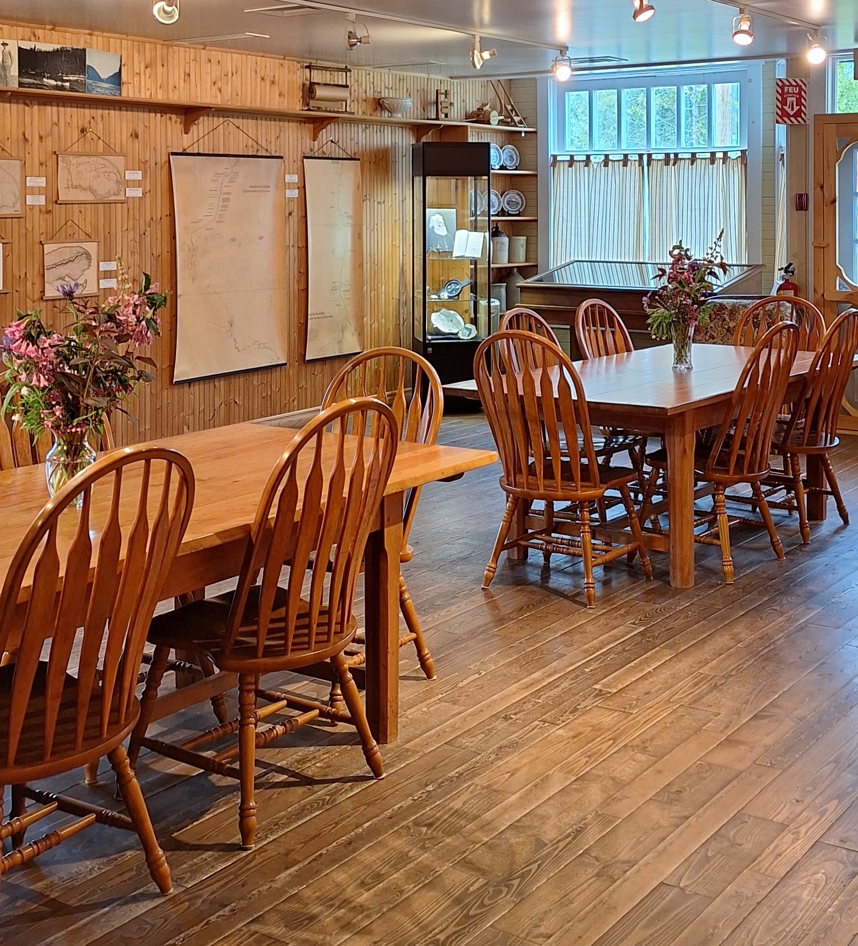 Click to enlarge Le Salon de thé Lady Amherst.